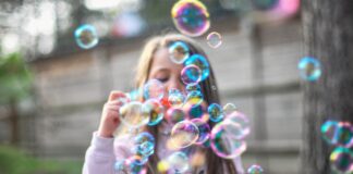 Göra egna såpbubblor – Enkelt recept på riktigt sega bubblor! göra egna såpbubblor