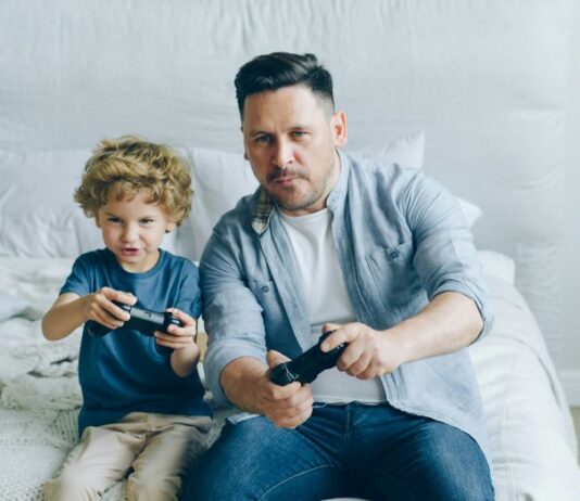 Pappas egentid: balansera familjeliv och nöjesspel utan skuldkänslor spela med barnen