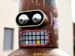 Artificiell intelligens hjälper onlinekasinon att anpassa spel faderligt robot brun