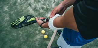 PadelSpecialist har padelutrustning till både dig och barnen! padel racket man padelbana