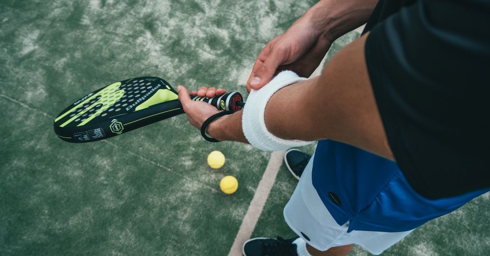 padel racket man padelbana