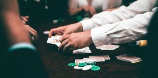 Brunsondynastins historia – det första far-son-paret med WSOP-armband pokerbord dealer marker kort